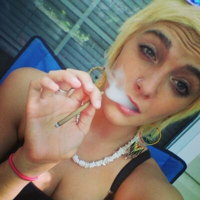 juicy_jade17's profile picture. Jade. 17. Party girl. Stratford high. Follow me.(: