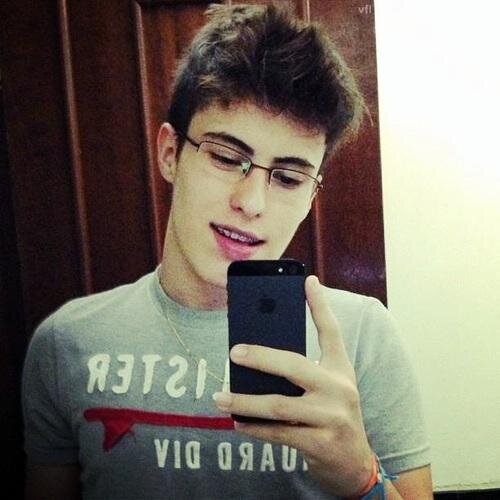 Galera agora to pelo twitter @dizem_sabios mas ainda respondo aq haushua beijo amores volto sempree