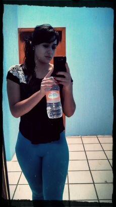 elly201192's profile picture. 