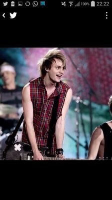 I luv 5sos *Michael