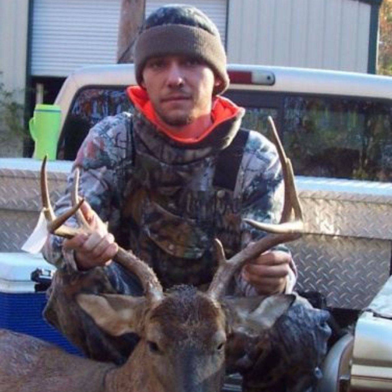 luke_neal's profile picture. Vine: @luke_neal Instagram:luke_neal87 #straightoutakingsland