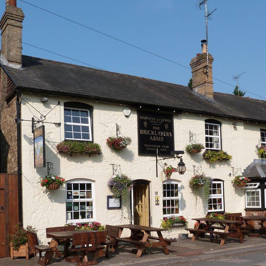 Traditional village pub situated opposite the sailing lake in Chipstead, Sevenoaks, Kent. Harvey's Best Bitter straight from the barrel. Great pub grub.