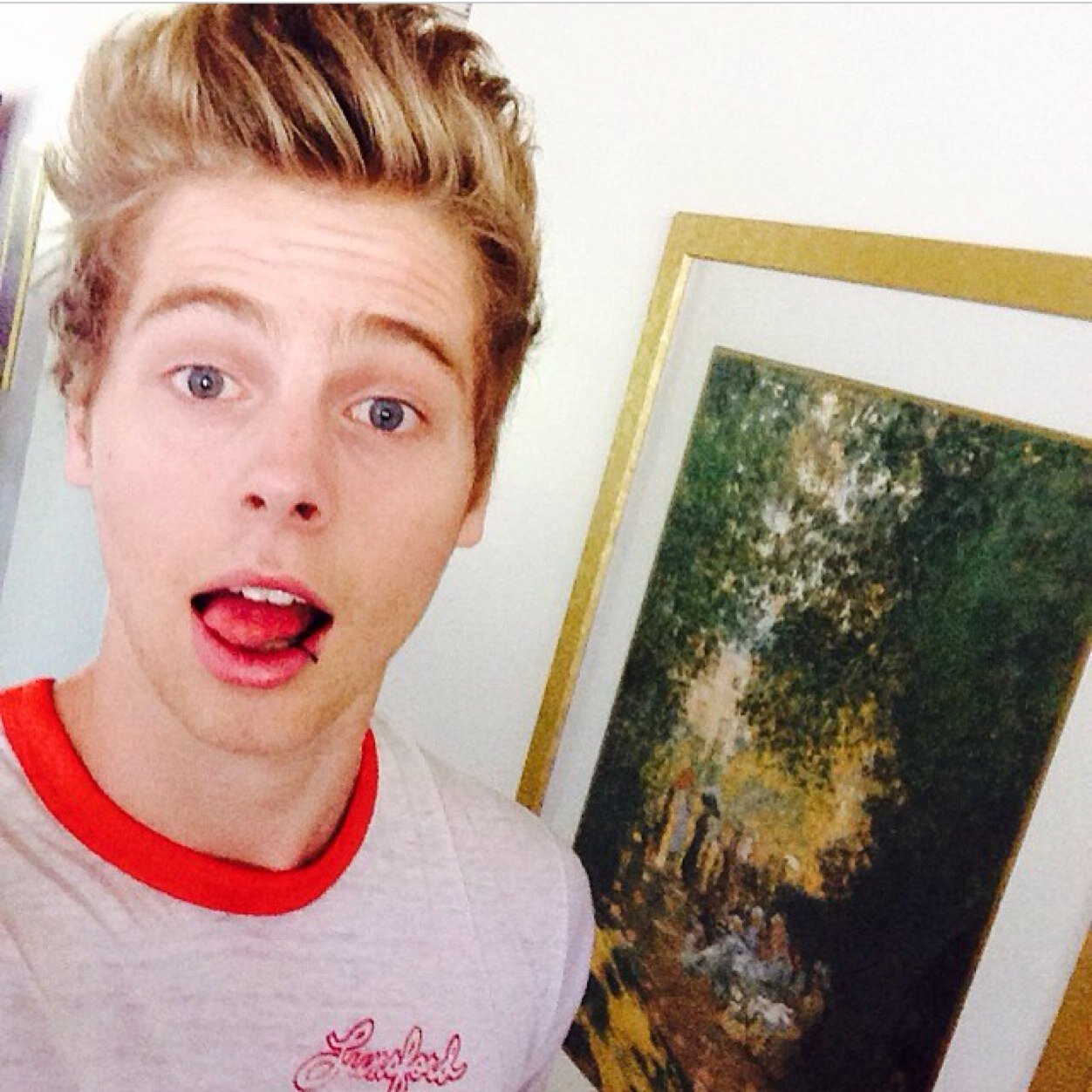 DONT FOLLOW!! Follow @lucyxoxlm please!! Thank you to everyone who does ❤️
