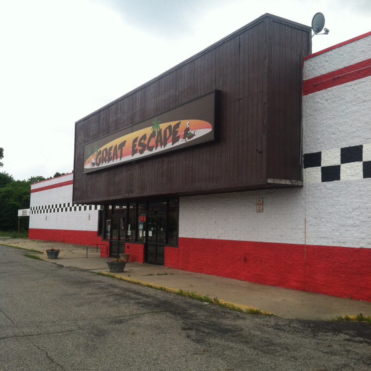 Great Escape is closed.  Business for sale.  Contact blythe@greatescapefun.com