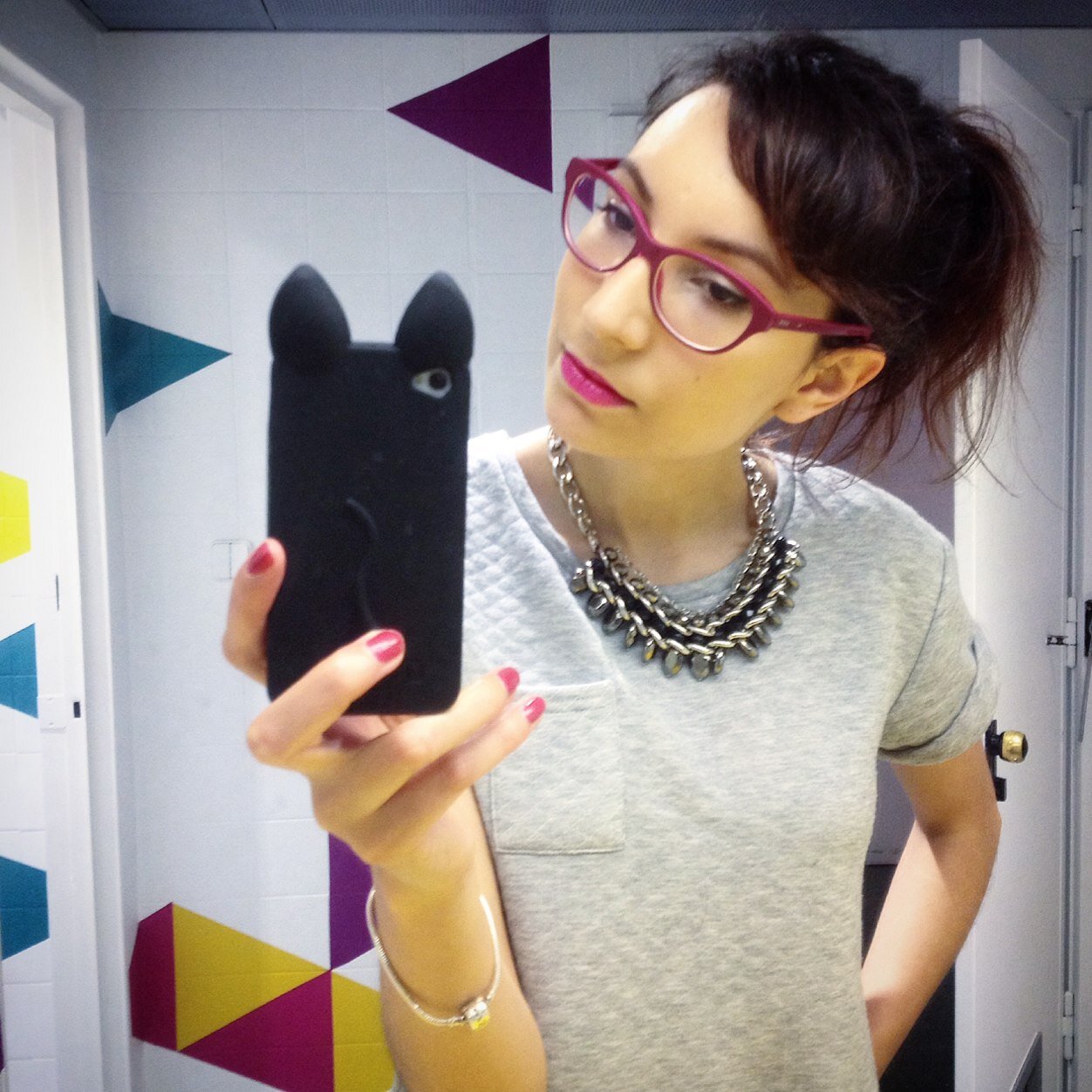 Designer & illustrator. Blogs about expectations on fashion, illustration, art + miscellaneous cool stuff - http://t.co/j2yee5d87B ♥