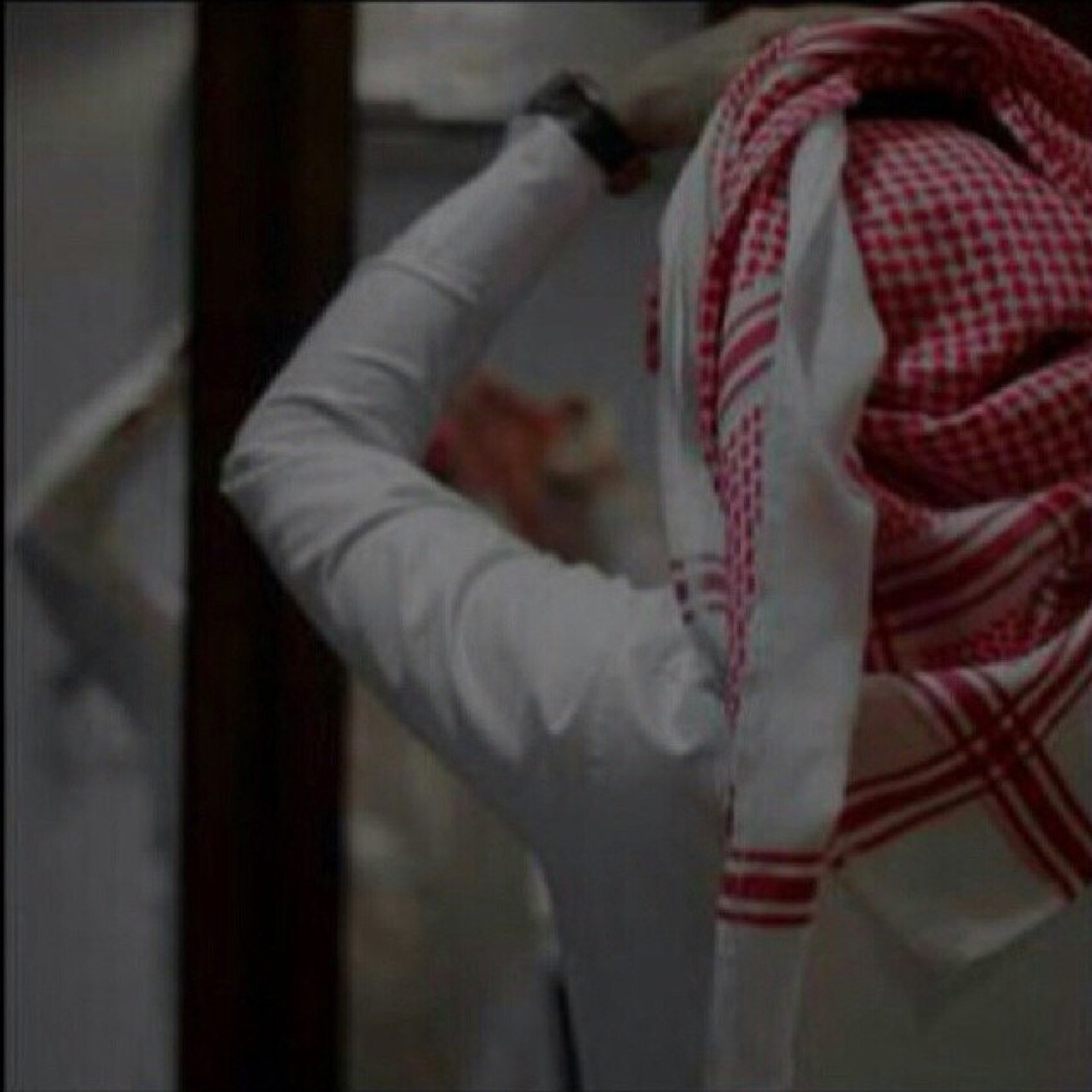 . خآلد ألمطيري... . . لا تحرم المشتإق من لذة حكاويكک . مايكفي انك مبتعد عن عيونهہ ♡. BBM: 7CA3A14B Instagram: _khalid_305
