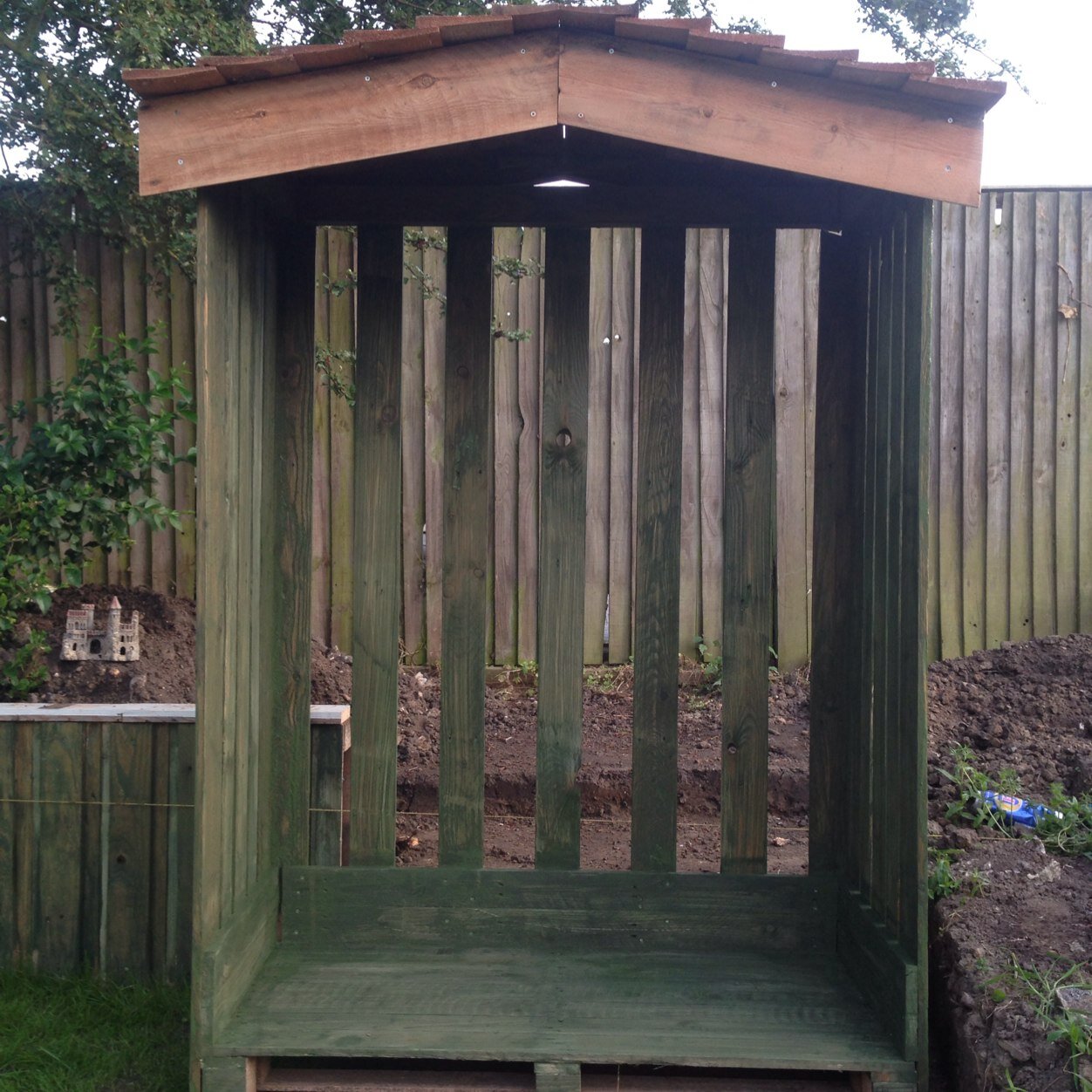 Reclaimed and recycled wood projects all HANDMADE . House and garden Furniture ,Garden buildings and structures also designed and built .Contact for more detail