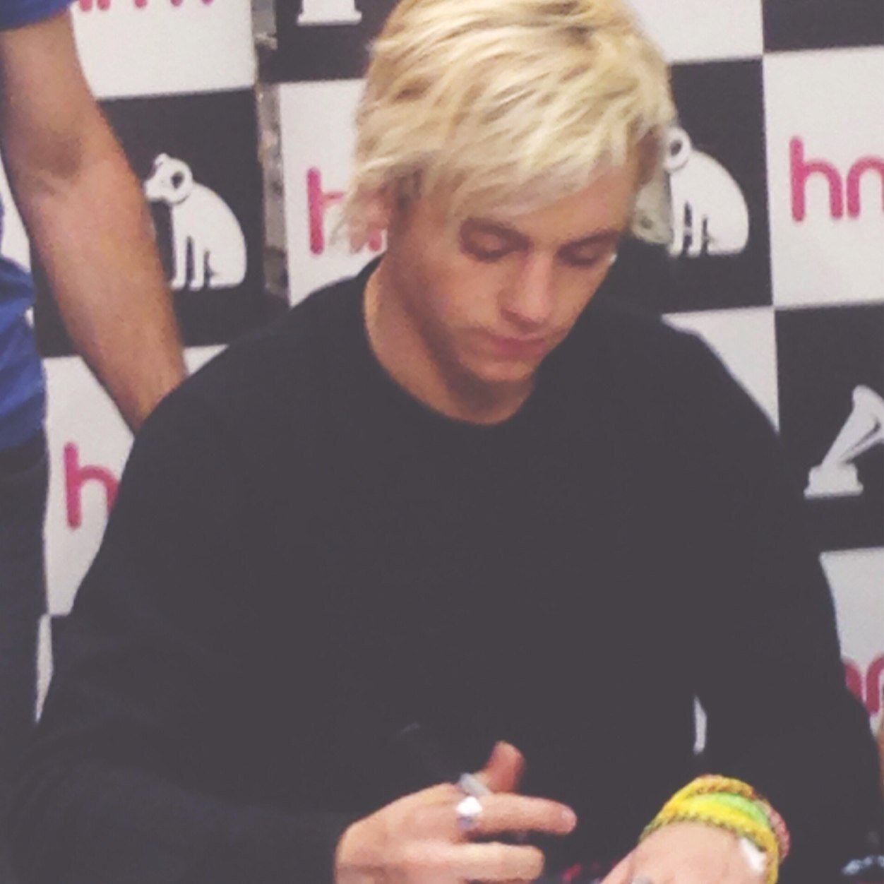 @officialR5 @AustinMahone @officialR5 Follows Noel Clarke tweeted me 30/11/13