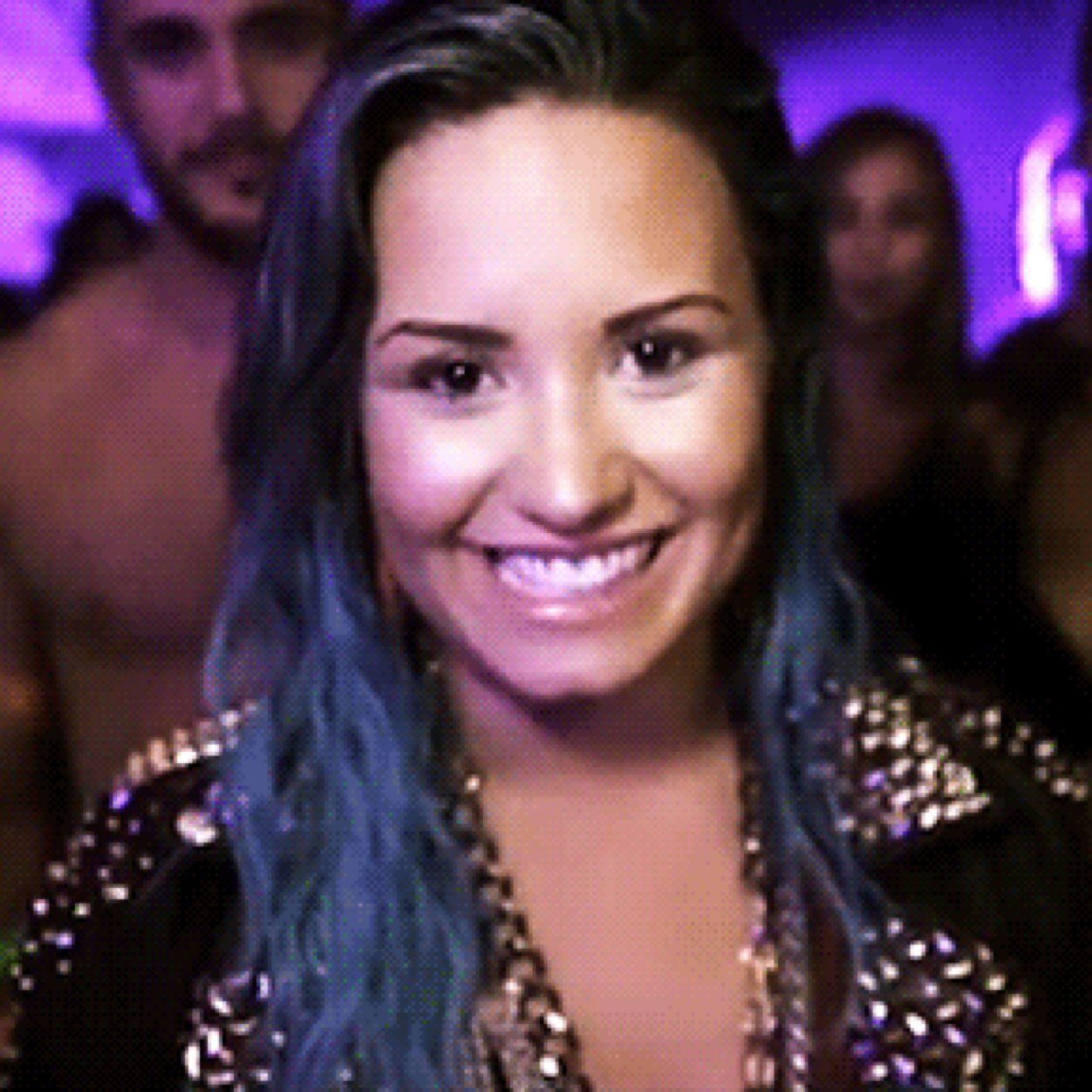 I gave you a free follow so please Follow @lovatosgraceful :)