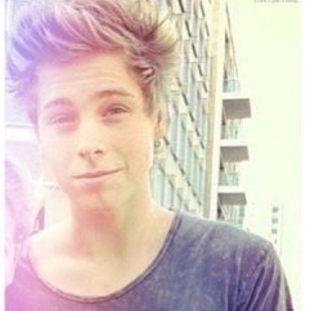 I gave you a free follow now help me out and follow @relatable5sos or at least go check it out :)