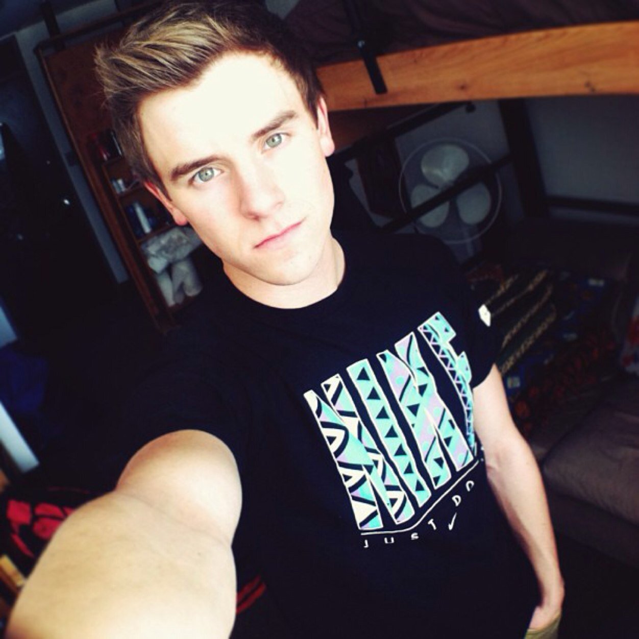 Feelstoo's profile picture. Never live a day allowing yourself be unhappy. If something bothers you change it.