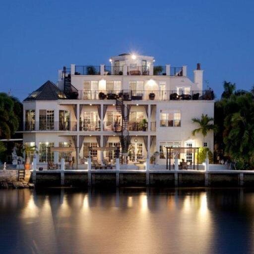 Kings Manor is where the party kids go. Alcohol addicts, druggies, and gang members all found comfort in the mansion. Check out the site and DM us for a role.
