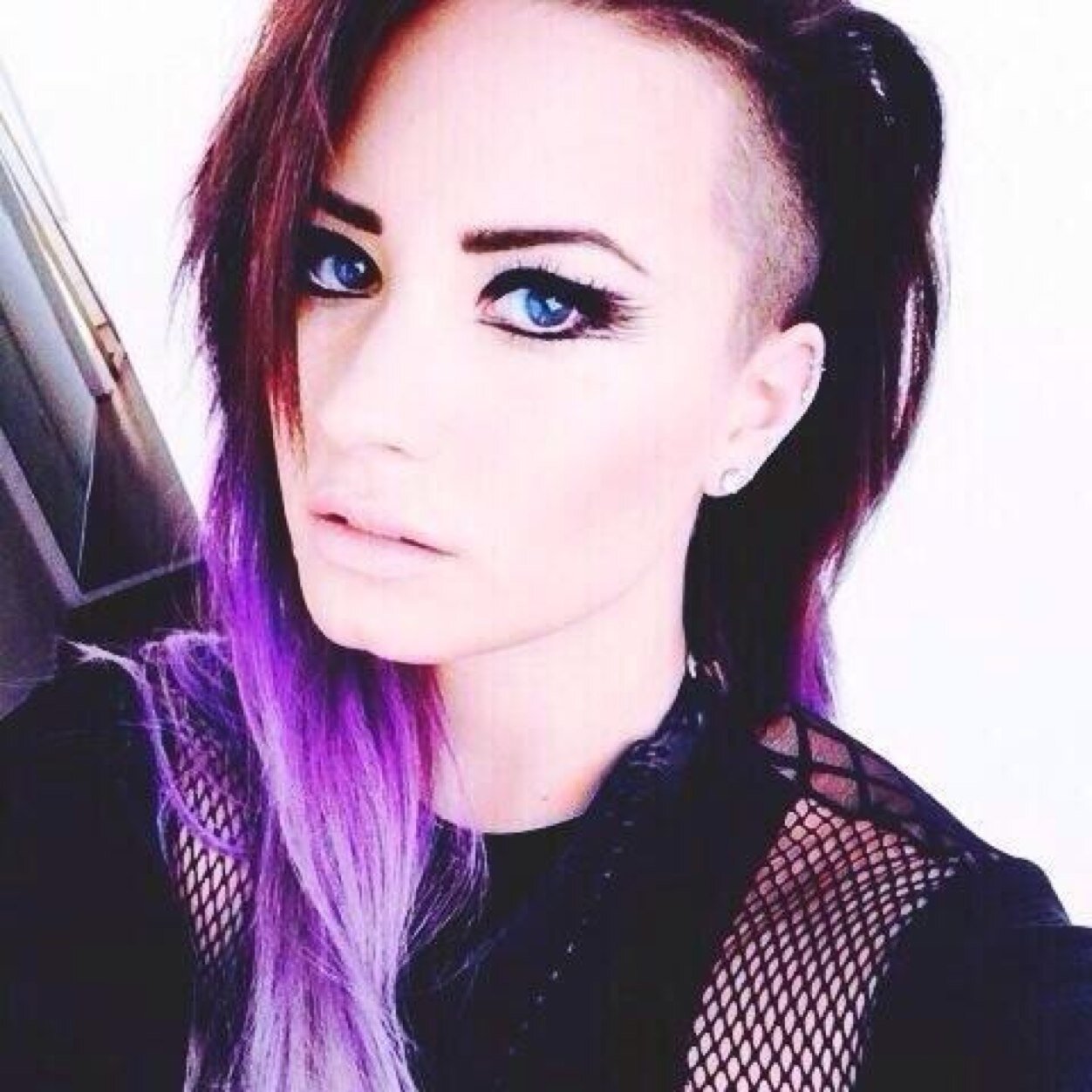 I gave you a free follow so please Follow @lovatosgraceful :)