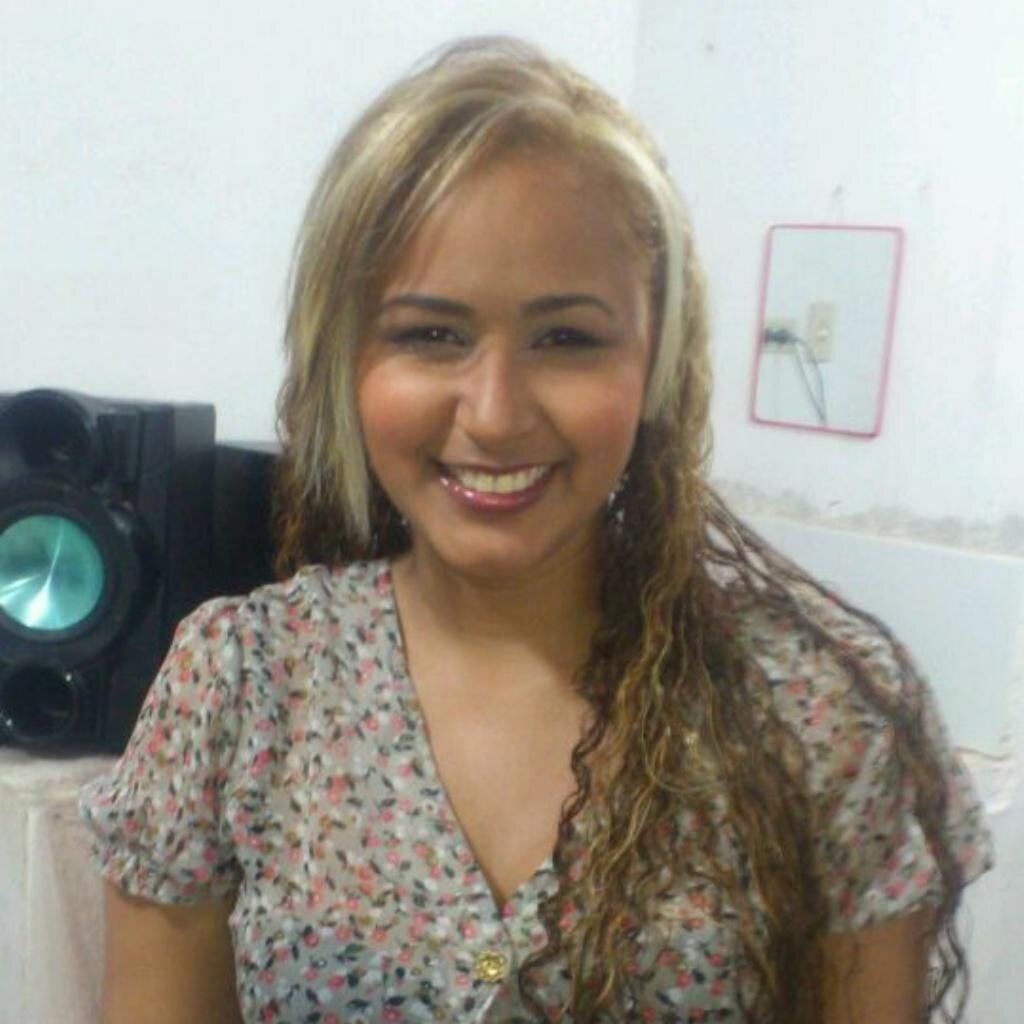 Feliz y Enamorada de la vida. Técnica Profesional en Salud Ocupacional, Bendecida por Dios. Amo a mi Familia y Mi Novio y soy muy afortunada de tener los Amigo