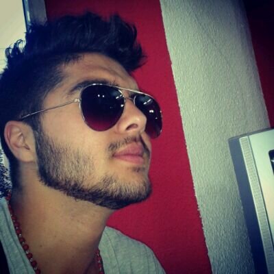 La pasta viene y va ya lo savemos. lo mas importante en la vida es la gente k esta contigo aki y ahora...