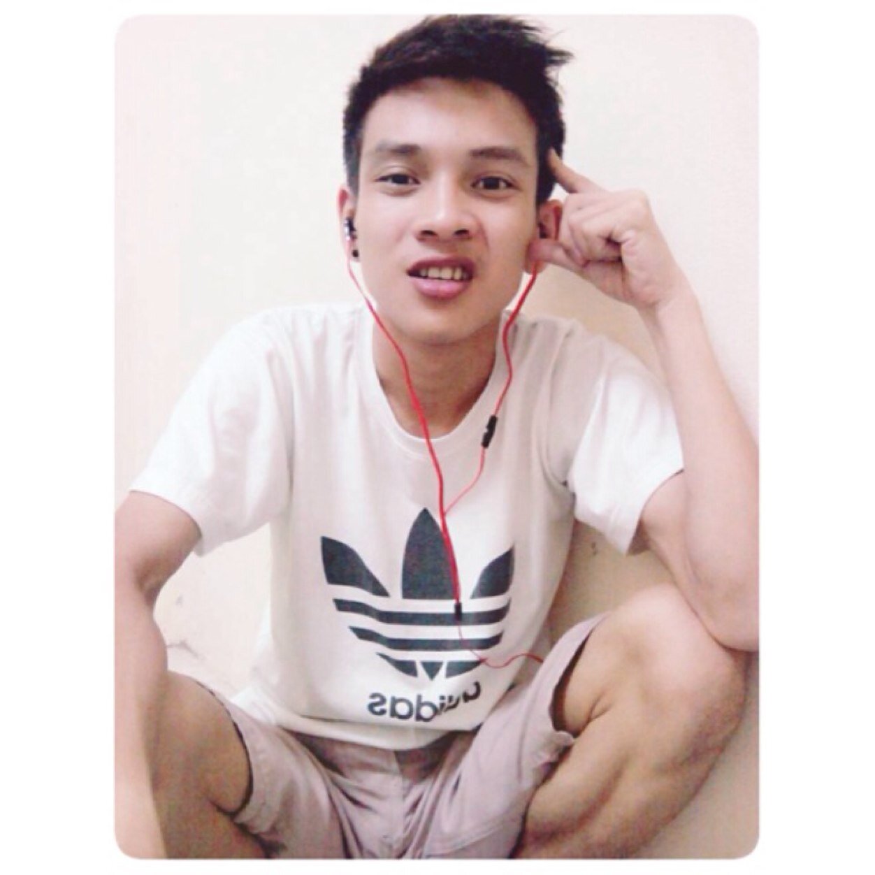 ✩ I like swimming, playing football, I like the holiday with friends. 
i speak English, Thai, ✩