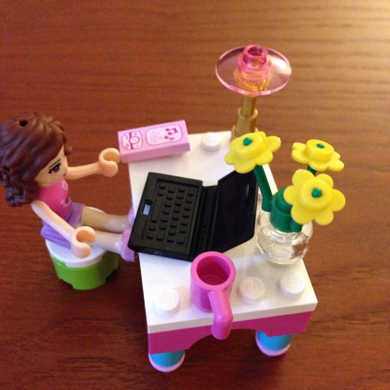 jm_simpson's profile picture. http://t.co/I8JB43uHLH. Blogger, Crafter, Reader, Mother, Wife, Art Lover, Health *Nut,* British- and Canadien-enthusiast