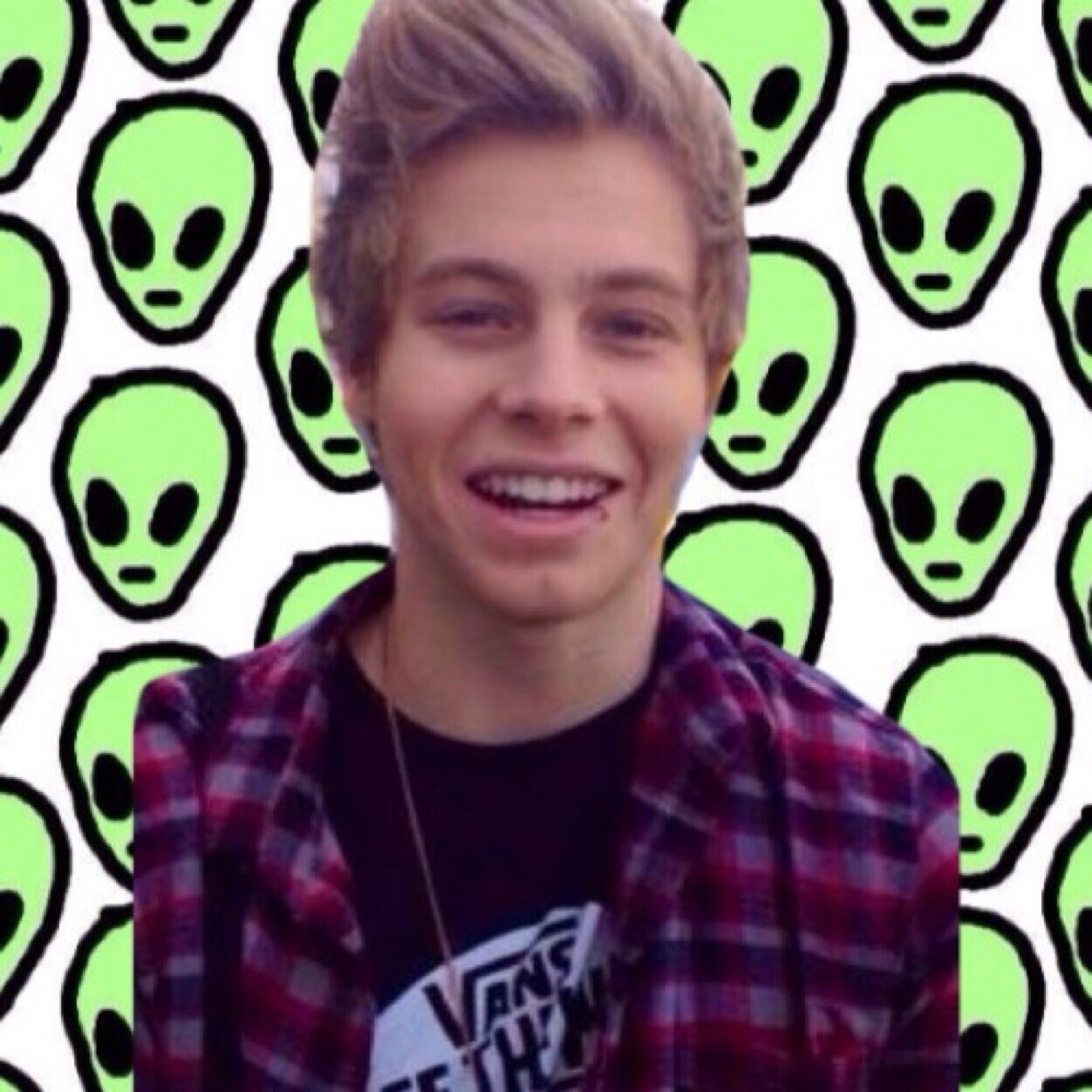 free follow! || follow @xOhMyHemmings bc she thinks you're fab!