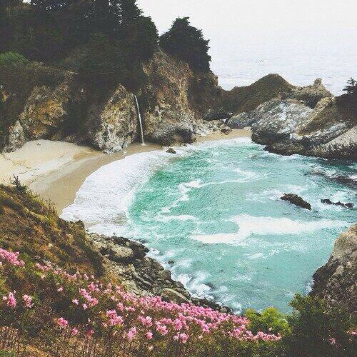 im just stuck trying to find inner happiness while pretending i already have
#illhueminati