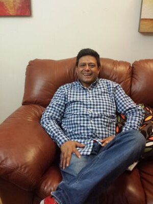 robertc10161967's profile picture. Nací en Bogotá el 16 de octubre de 1967, soy casado con tres hijos, abogado y asesoro diversas empresas del ramo petrolero