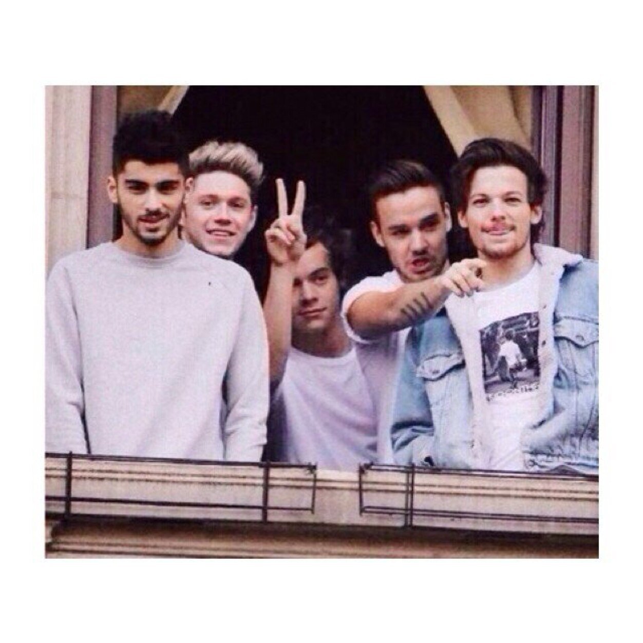 fandomglue's profile picture. Hii this acc is for One direction fans only. We try to help u get 1/5 and we share anonymous opinions. we dont need hate we're trying to rebuild the 1d fandom(: