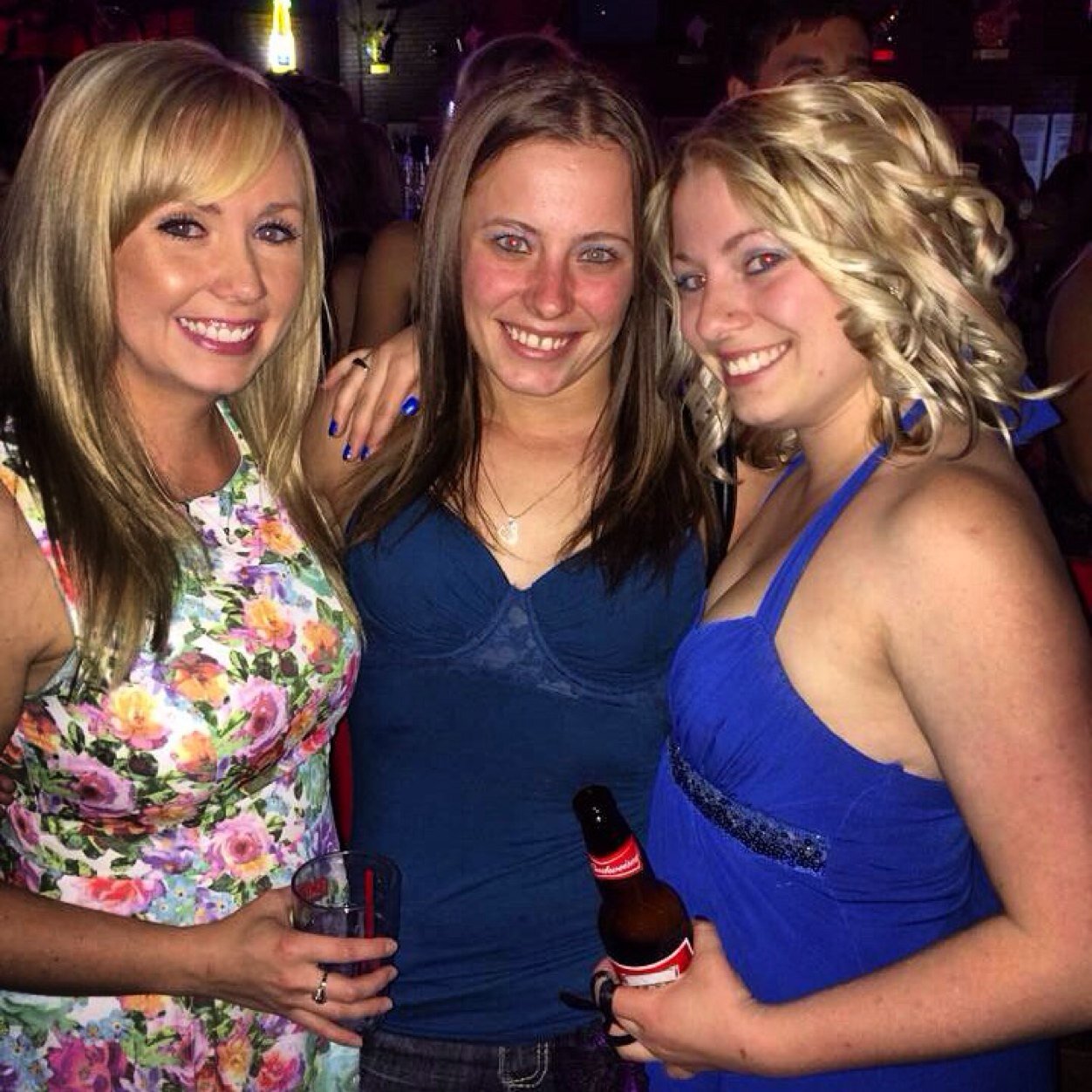 27 years old, born and raised country girl, Registered Orthodontic Assistant, engaged and lovin life!