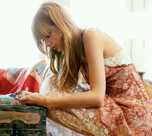 Take my hand and drag me head first, fearless. {Single} || LJ. AE. CF. TJ. NH.