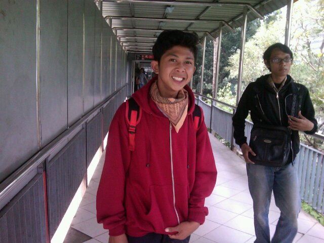 Yg nmr 1 adalah membahagiakan kedua orang tUa :)