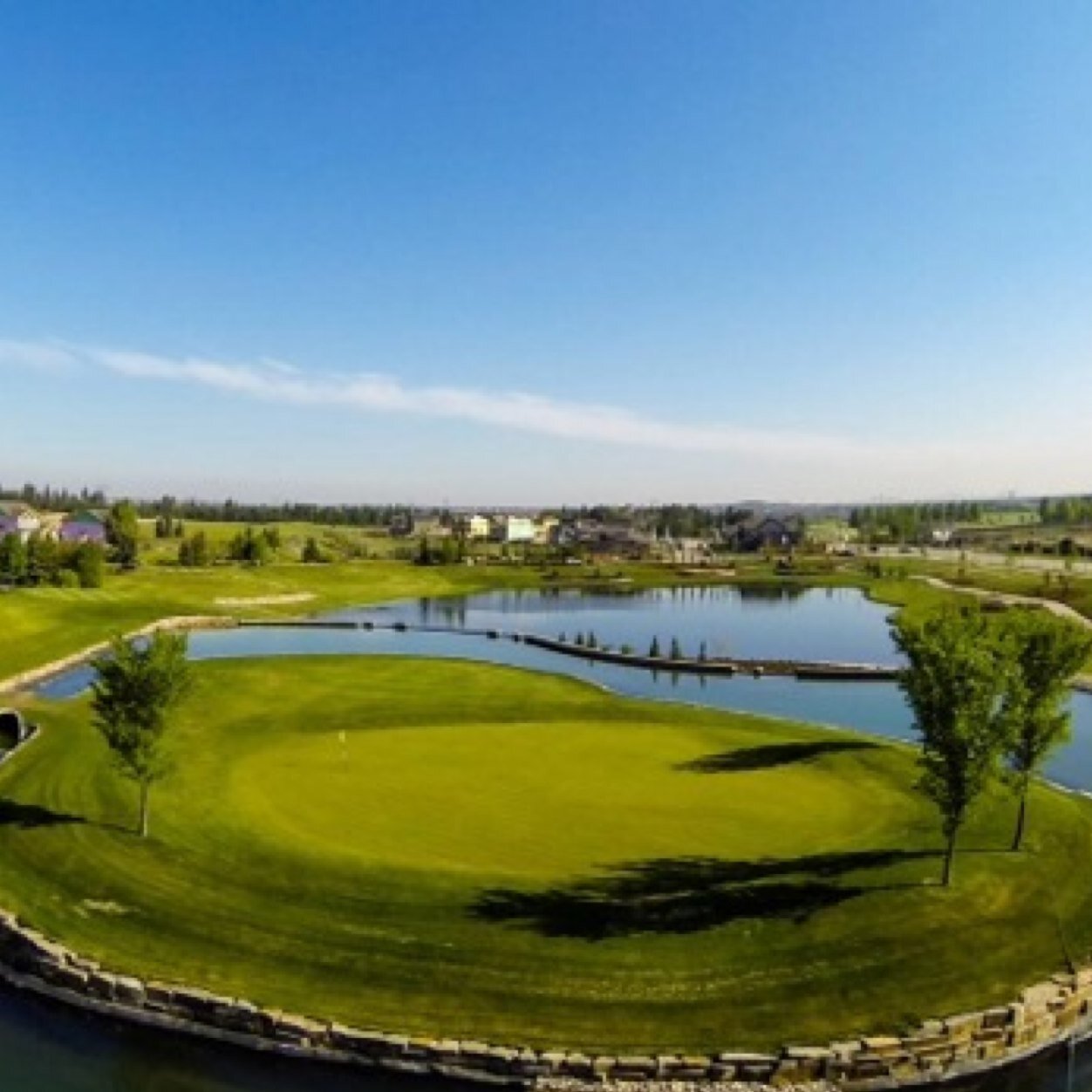 Jagare Ridge Golf Club located in #Edmonton along the banks of Whitemud Creek Valley in southwest Edmonton. Full service Clubhouse with magnificent views. #yeg