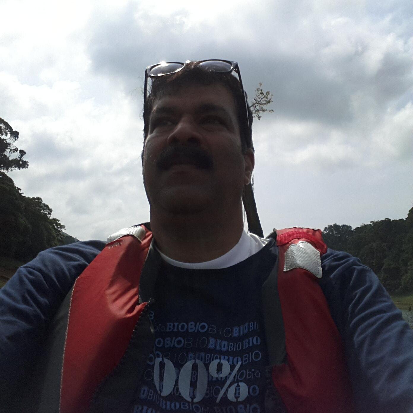 New Technology Enthusiast,,Incurable food & music enthusiast,Subtly charming explorer.