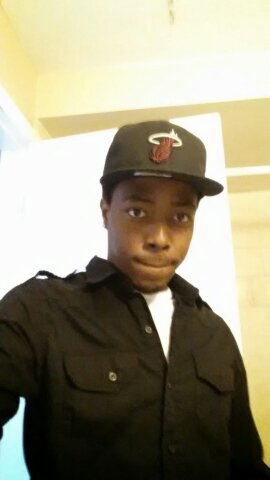 Whats good my name is kanye G and i am good with girls :) so girls hit me up