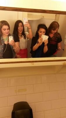 _lowkeyliv's profile picture. small girl, big world.. higher than my heels♒ Follow me on iG!: liv.cee