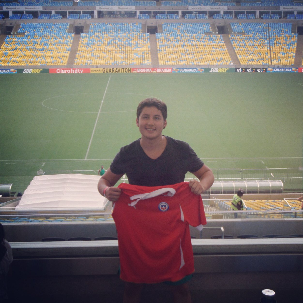 Ingeniero Comercial USM. Colocolino de corazón. Hincha de la roja de niño, cabro chico.