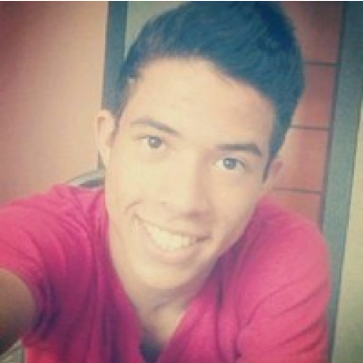 Me gusta mucho la musica.. Voy a clases de canto ;)
