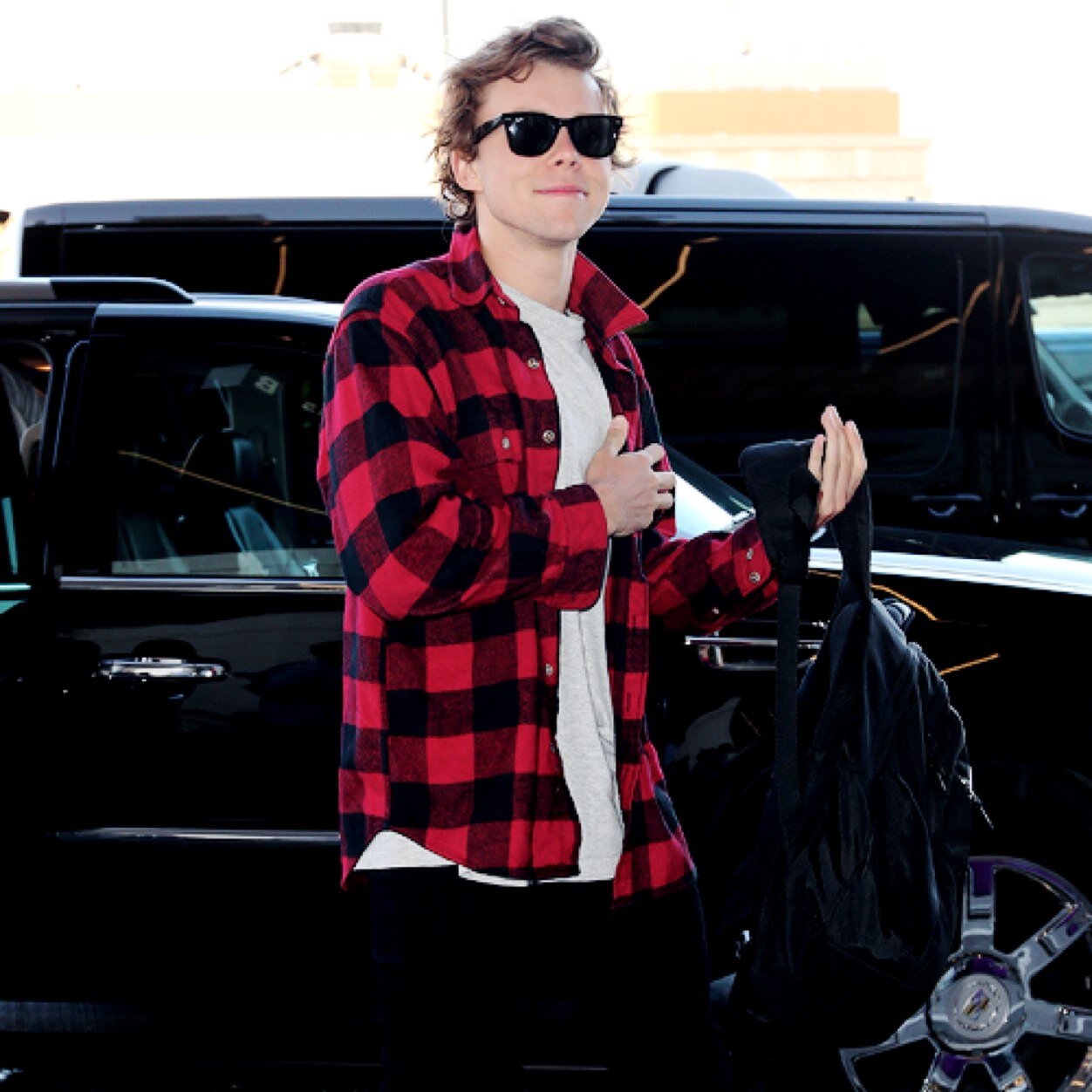 @wtvrmiriam!!!! @uhhcashton :-) prev @ashtonthrills