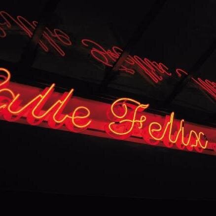 Salle de spectacle : programmation musicale variée (pop rock, jazz, électro, blues) et des soirées sur le thème de l'humour et le célèbre festival du rire.