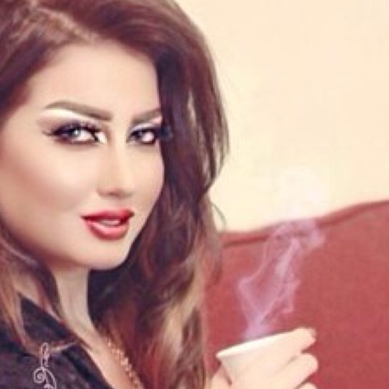 'الّلي عشاني يتعب ويجنّن الناس ل رضاي ،، والله أني أبيع خافق موطني وأغترب لـۃ ♡♡`