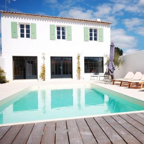 Acteur dans le domaine des locations de vacances entre particuliers, MyHomeIn a des sites dédiés à l'île de ré, Deauville, Marseille,...Réservation en ligne