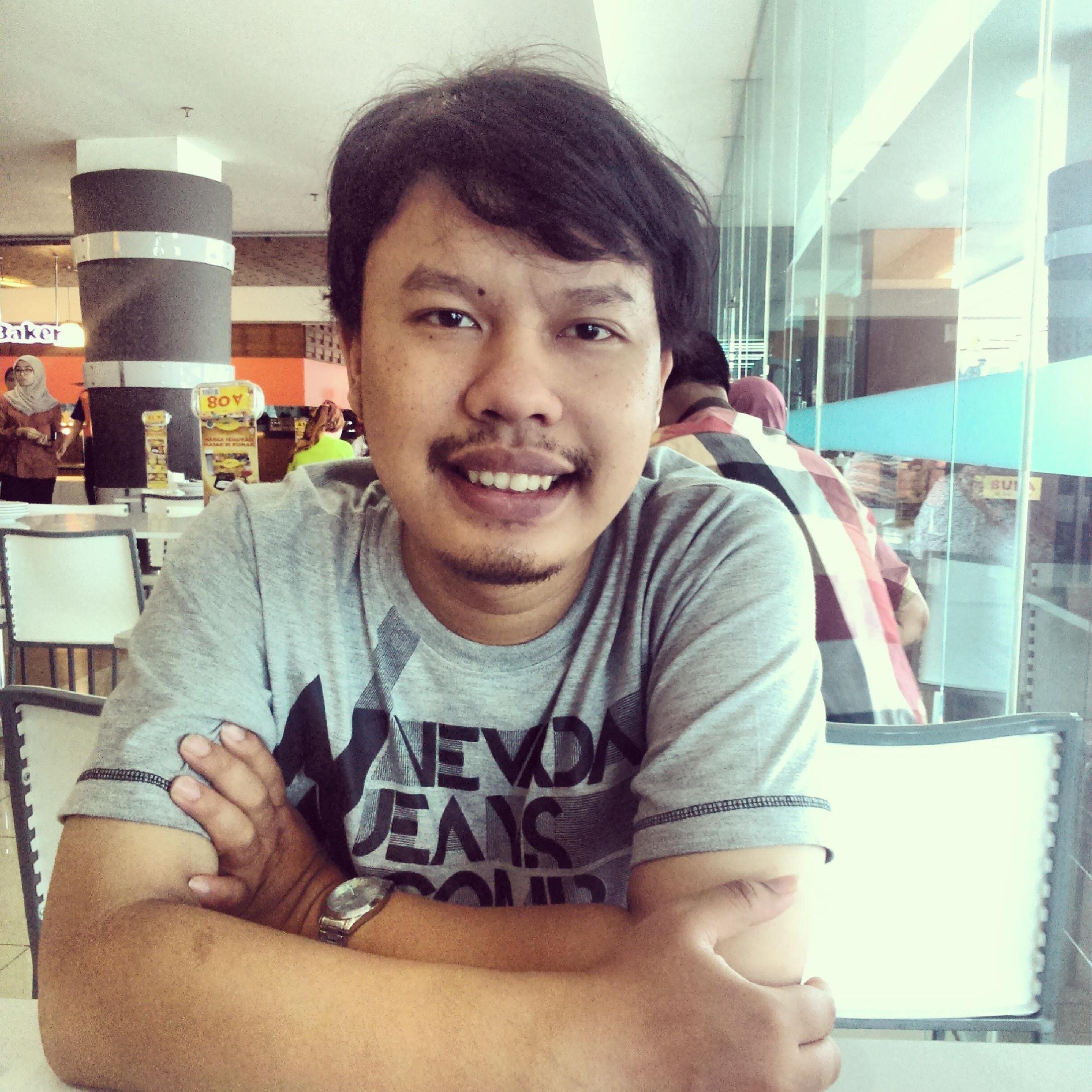 AlfaLingga's profile picture. ..