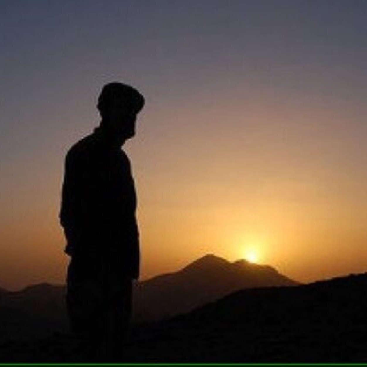 مستحيلٌ.. أن يعيشَ المؤمنُ ذليلًا ..         
( وَلِلَّهِ الْعِزَّةُ وَلِرَسُولِهِ وَلِلْمُؤْمِنِينَ )