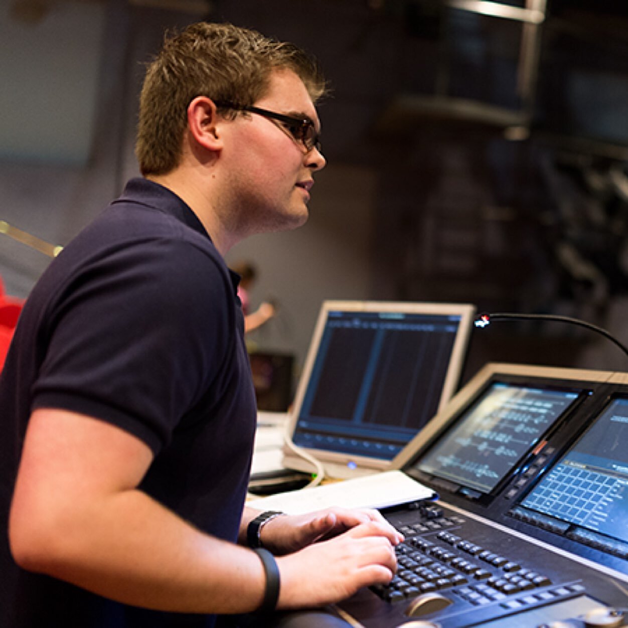 General Manager at @CharingCrossThr / @PlayersBarLDN - Freelance Lighting Designer and Eos Programmer