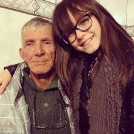 Fa clube da menina dos olhos verdes que ama Ketchup.