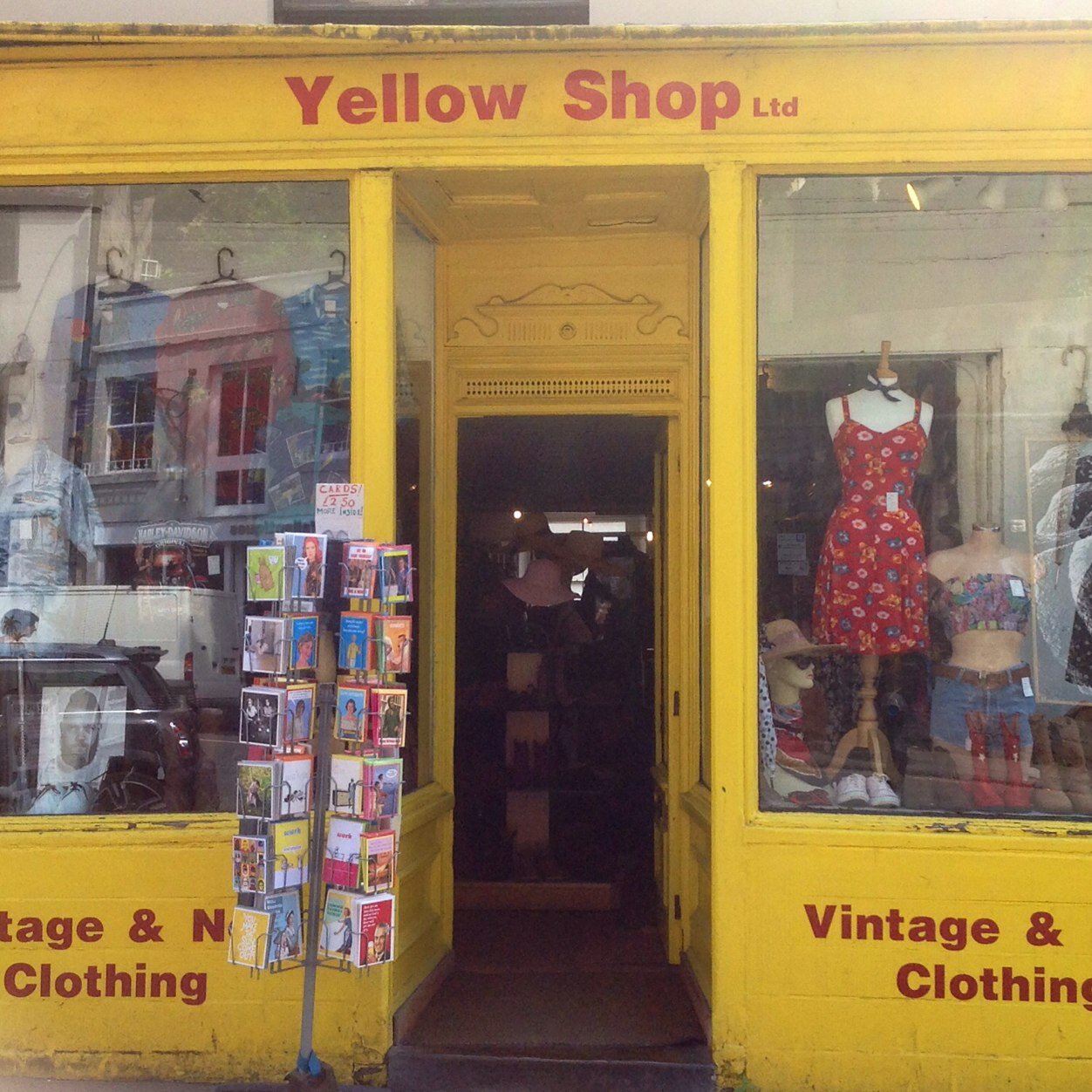 An independent and quirky boutique on Walcot Street, Bath, selling vintage, retro and new. We're an Aladdin's Cave of fashion finds!