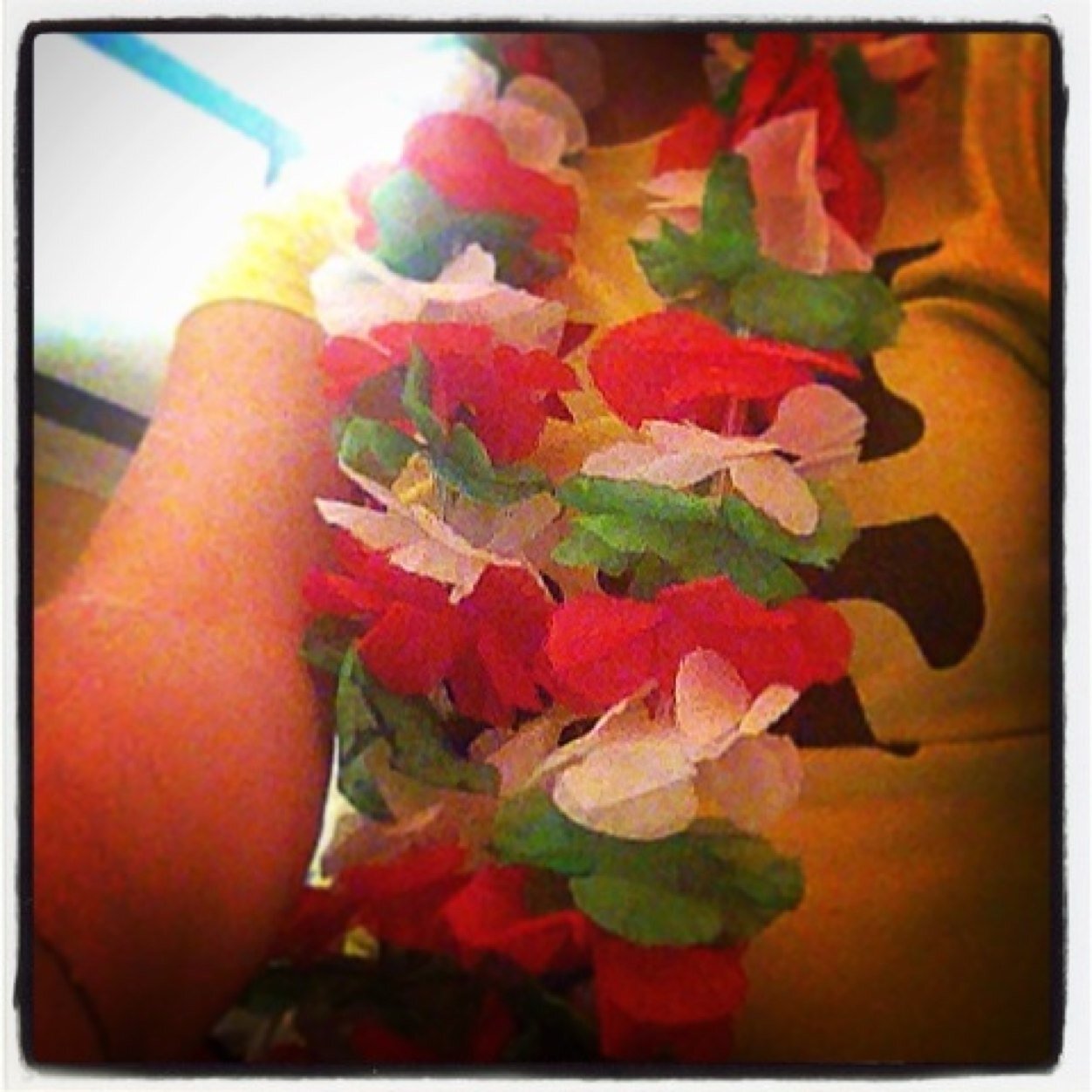 thevalex87's profile picture. È nell'aria ancora il tuo profumo dolce caldo morbido come questa sera mentre tu,non ci sei più...ma la tristezza peró si puó racchiudere dentro una canzone! W❤