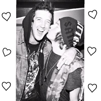 sallycoolman's profile picture. 17, music addict, pizza expert, winggirl