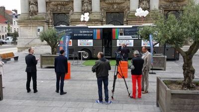 Envie de faire le buzz ? De vous démarquer de la concurrence ? Ideal Com'it se charge de tout ! 90m² de publicité mobile ou statique à votre image.