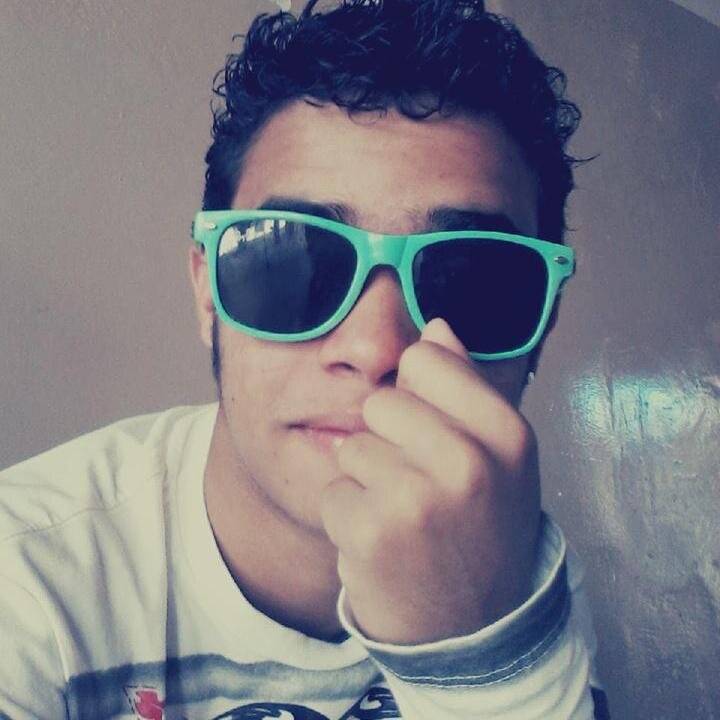 gosto de sorrir, ser feliz mas principalmente gosto do seu jeito de ser..