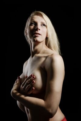 Polish shemale in South Wales, 07935-414-938, porn star and Queen Sovereign of RedVex's Kingdom.