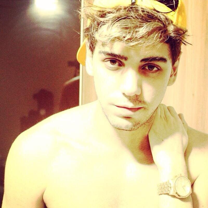 FC dedicado ao cantor @edoomusic e à suas twitcams seduzentes  3  since: 29/12/11
http://t.co/JAPXkWYcGS