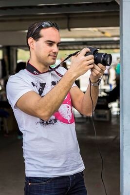 Especialista en conducción, instructor y prensa motor. Amante de la tecnología y el mundo del motor. Visita nuestra TV Online
